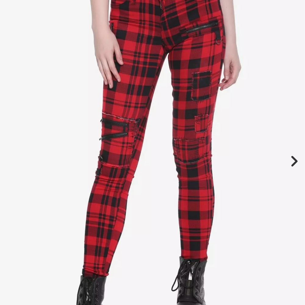 Red & Black Plaid Women's Skinny Pants